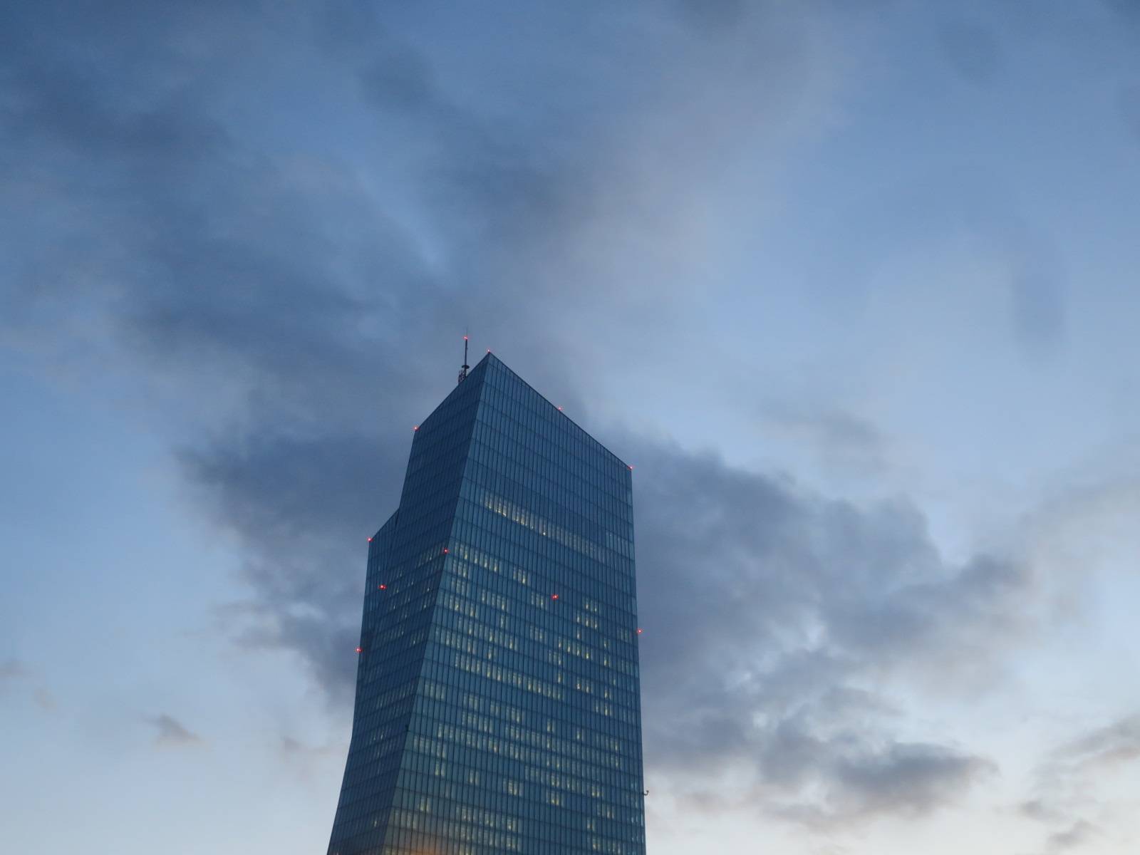 Die strategische Herausforderung der digitalen Währungen: Globale Währungen der Web-Giganten und digitale Währungen der Zentralbanken